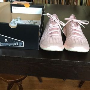 Under Armour slingride 2 Sneaker Size 8